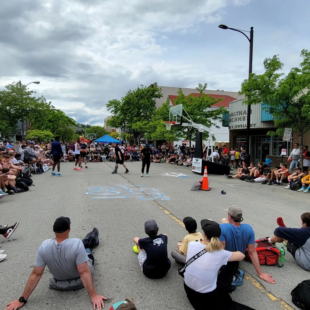 Dunk Crowd